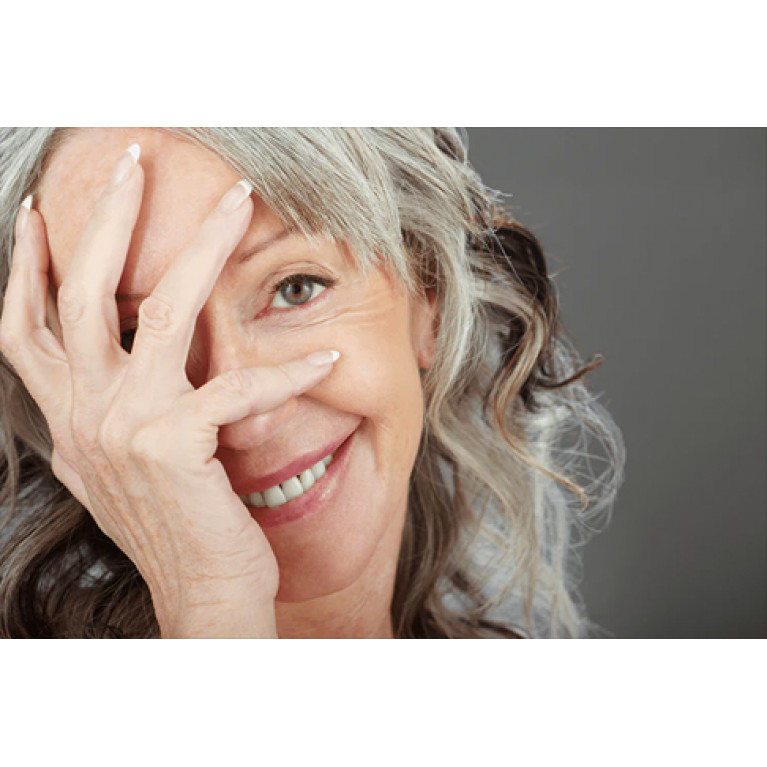 Мифы о седых волосах: что на самом деле правда?